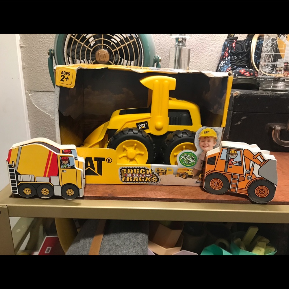 Excavator toy and 2 mini books